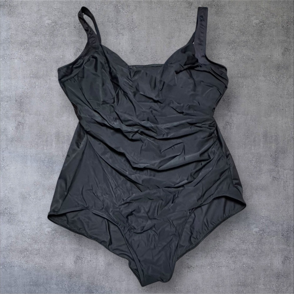 Miraclesuit One Piece Swimsuit‎ Black Sanibel Womens Size 24W Tummy Tuck Wired